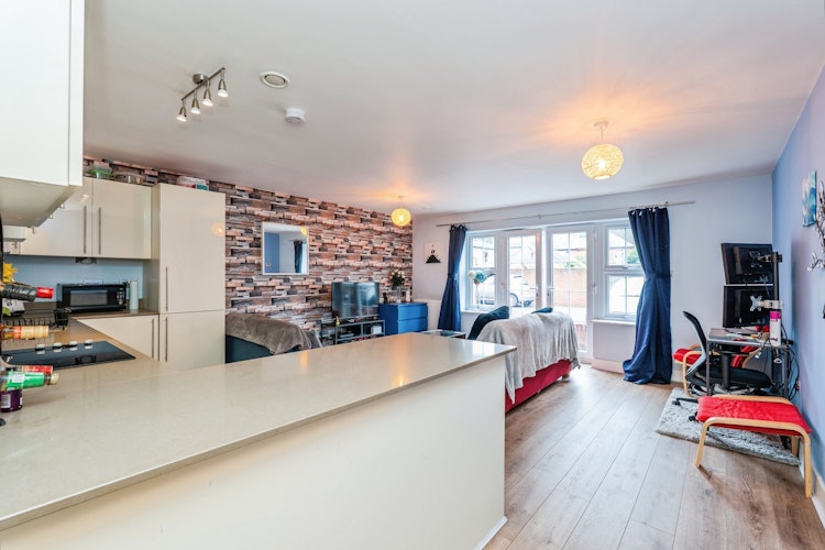 2 bedroom ground floor flat