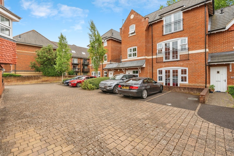 2 bedroom ground floor flat