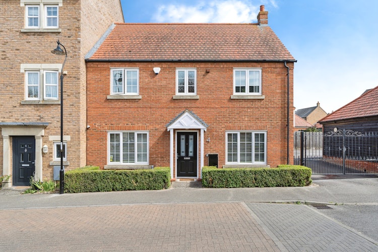 4 bedroom semi-detached house