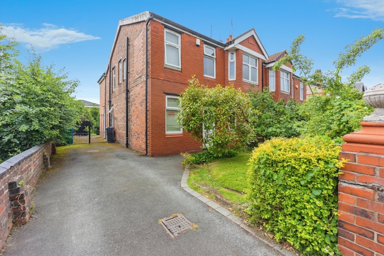 5 bedroom semi-detached house
