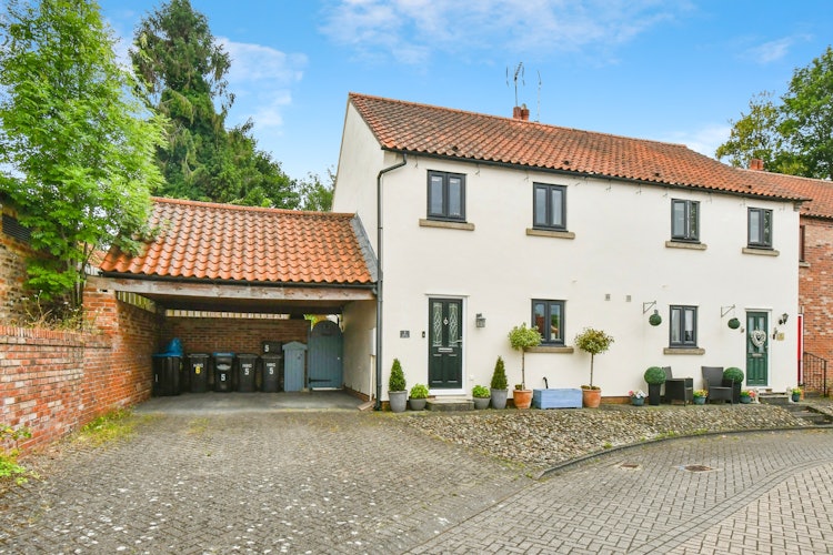 3 bedroom end of terrace house