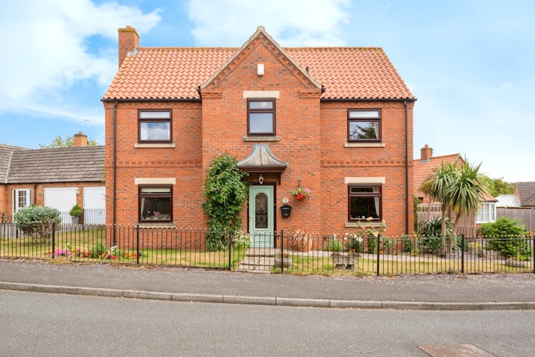 4 bedroom detached house
