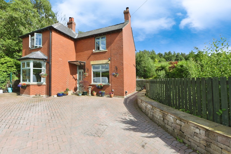 3 bedroom detached house