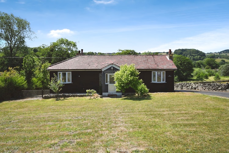2 bedroom detached house