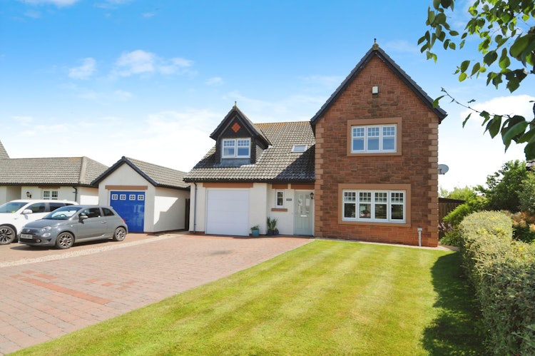 4 bedroom detached house