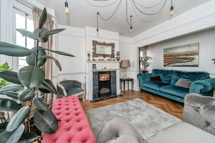 3 bedroom detached house