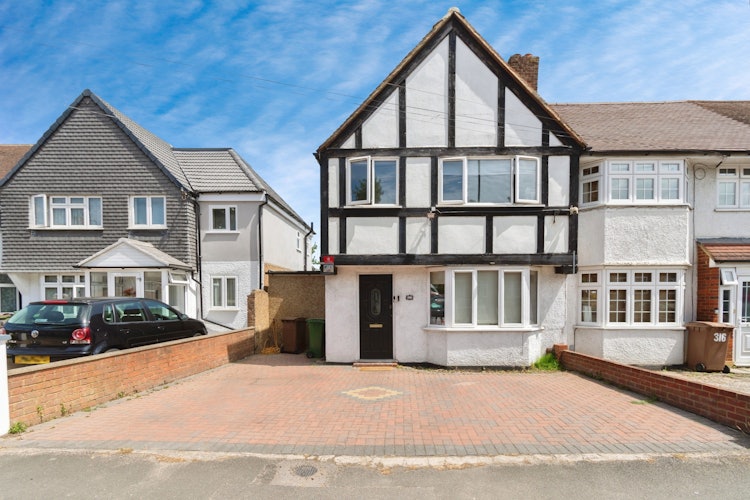3 bedroom end of terrace house