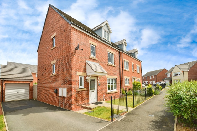 4 bedroom detached house