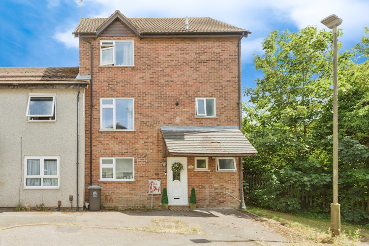 4 bedroom semi-detached house