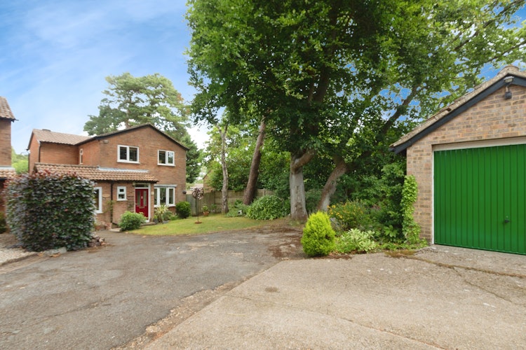 4 bedroom detached house