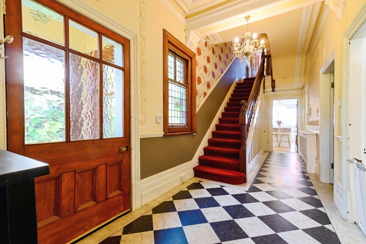 5 bedroom semi-detached house