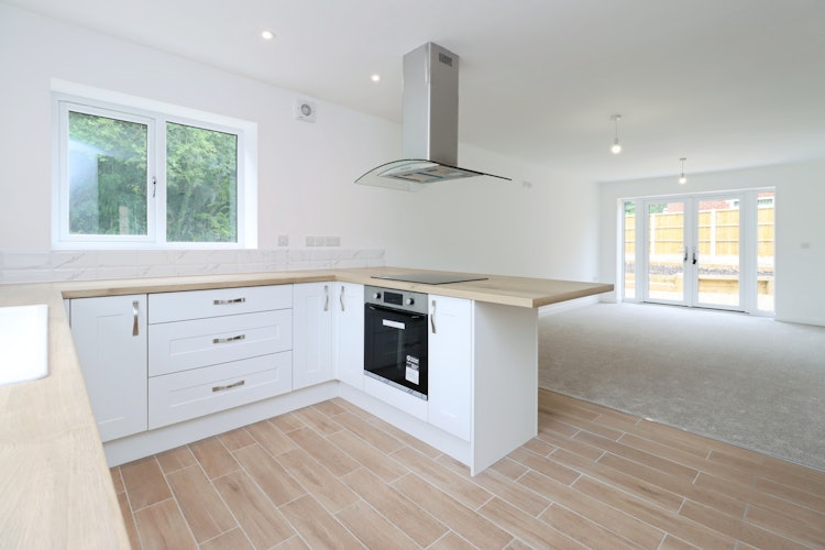 3 bedroom detached house