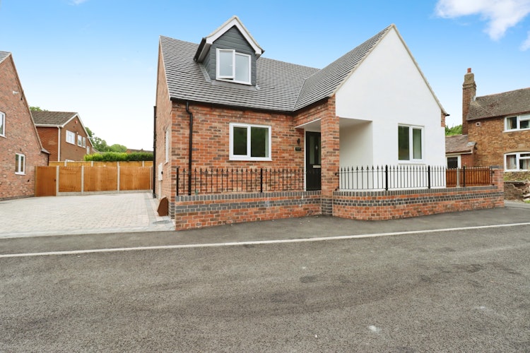 3 bedroom detached house