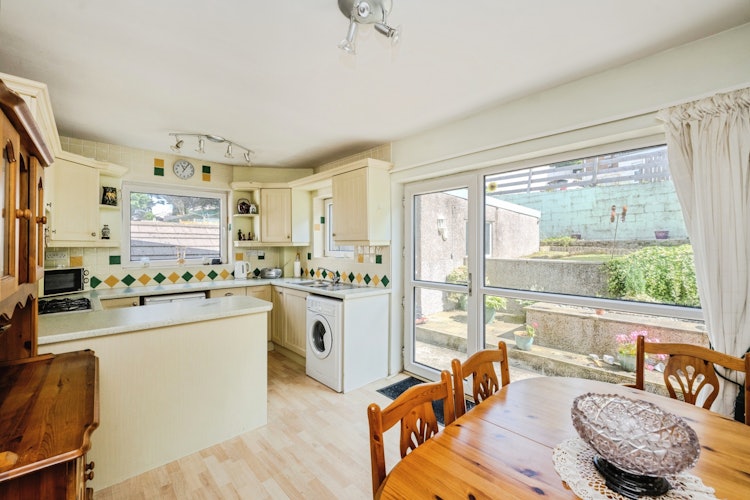 3 bedroom semi-detached house