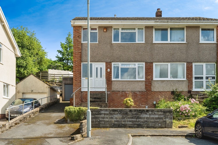 3 bedroom semi-detached house