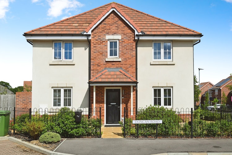 3 bedroom semi-detached house