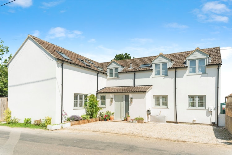 4 bedroom detached house