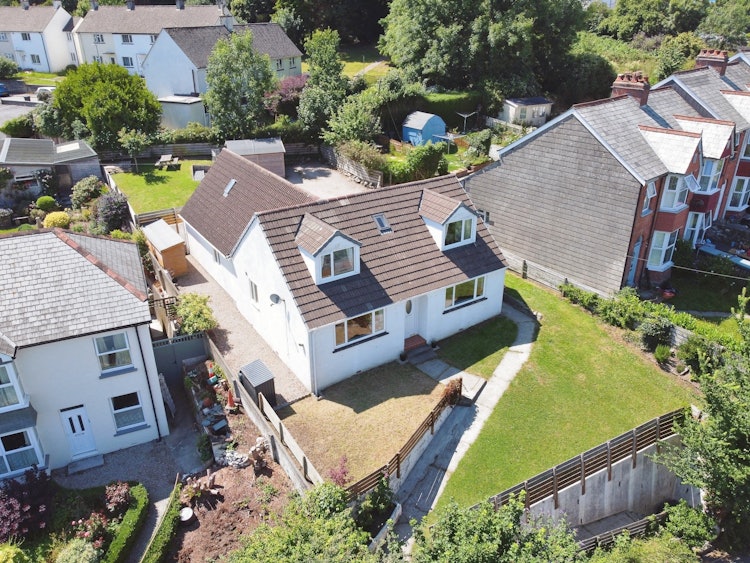 3 bedroom detached house