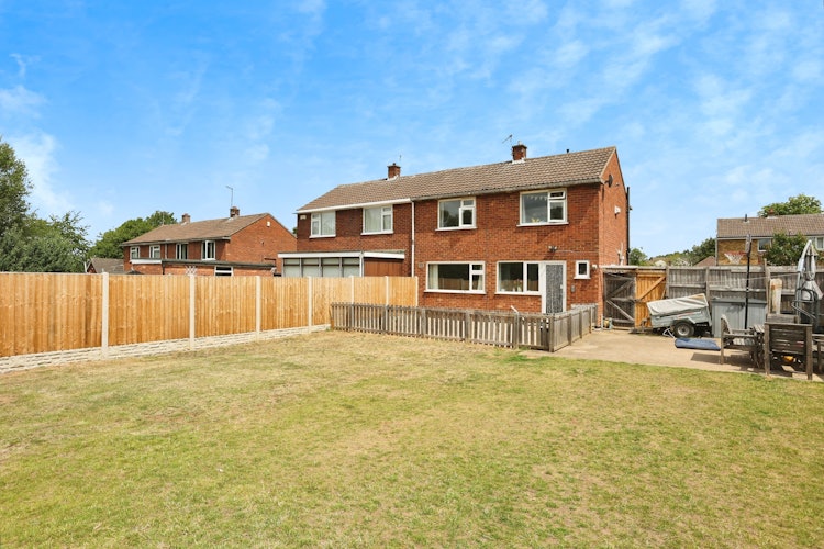 3 bedroom semi-detached house