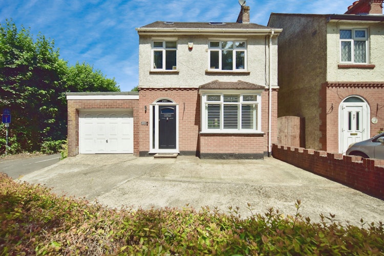 4 bedroom detached house
