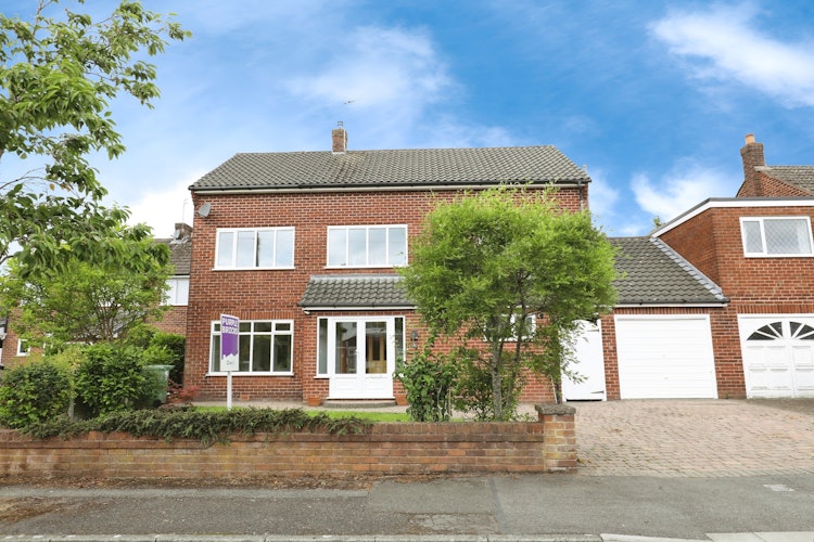 4 bedroom link detached house