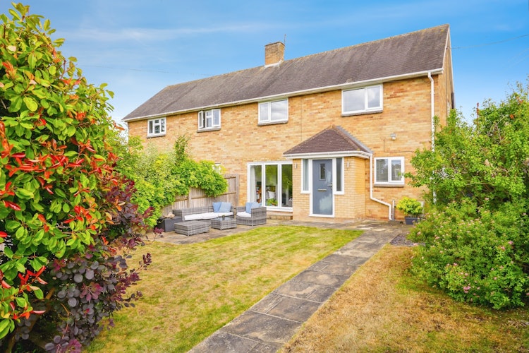 3 bedroom semi-detached house