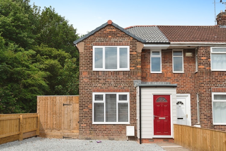 3 bedroom end of terrace house
