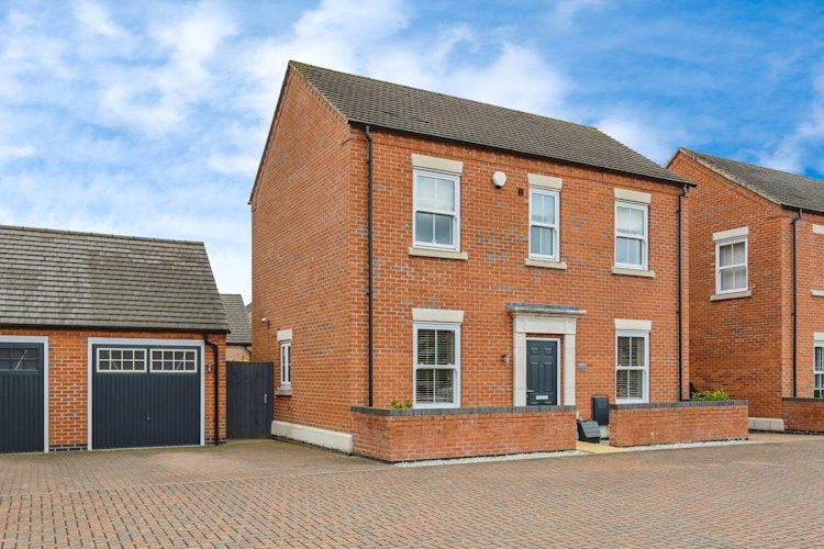 3 bedroom detached house