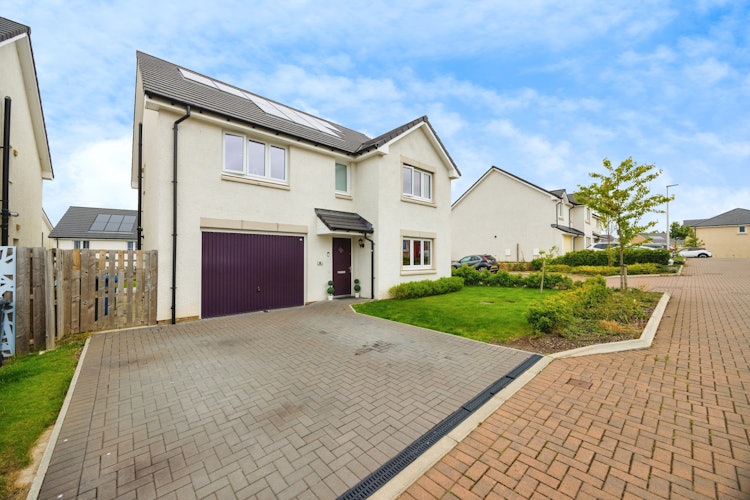 4 bedroom detached house