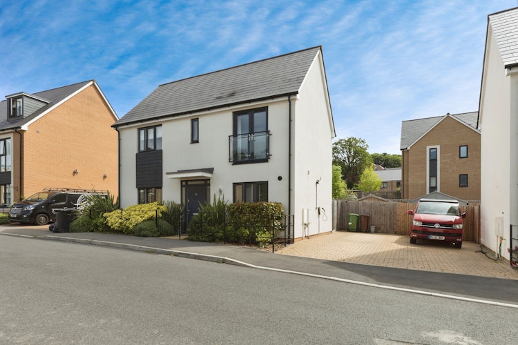 3 bedroom detached house