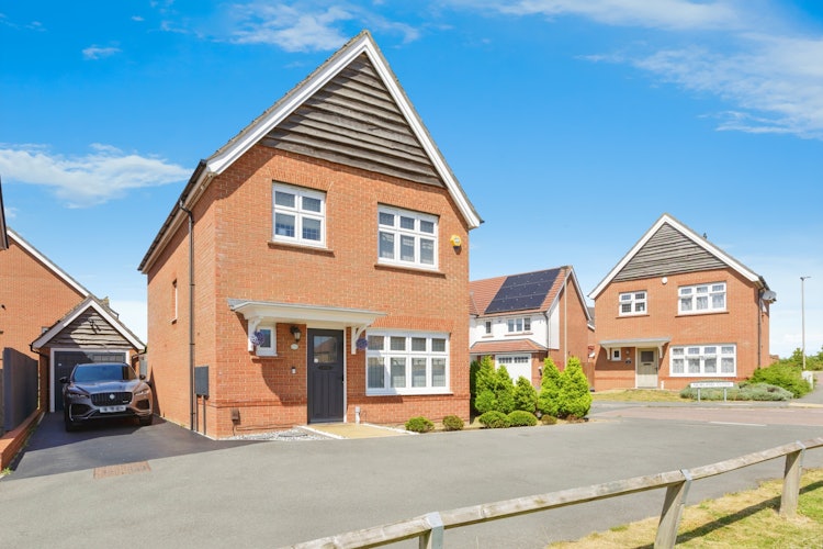 3 bedroom detached house