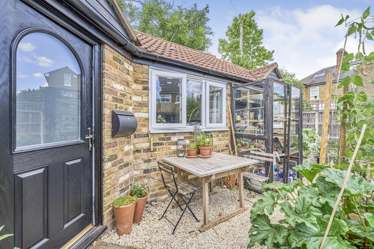 2 bedroom detached bungalow