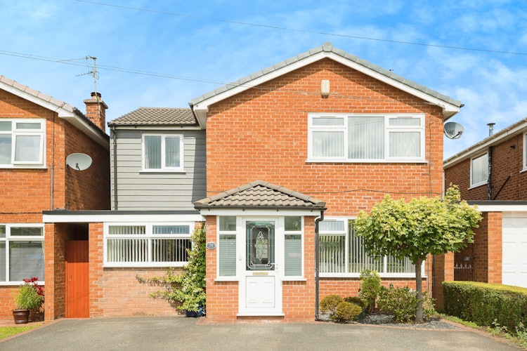4 bedroom detached house