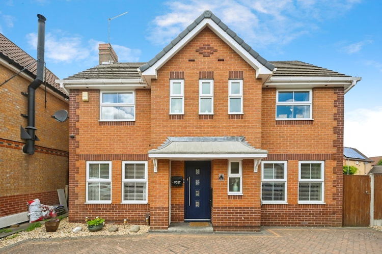 4 bedroom detached house