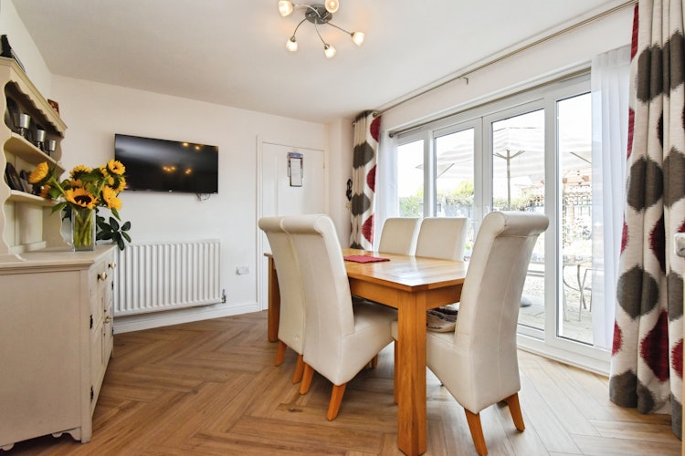 4 bedroom detached house