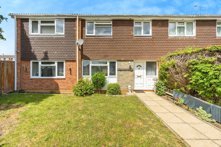 4 bedroom end of terrace bungalow