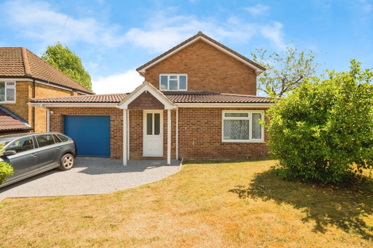 5 bedroom detached house