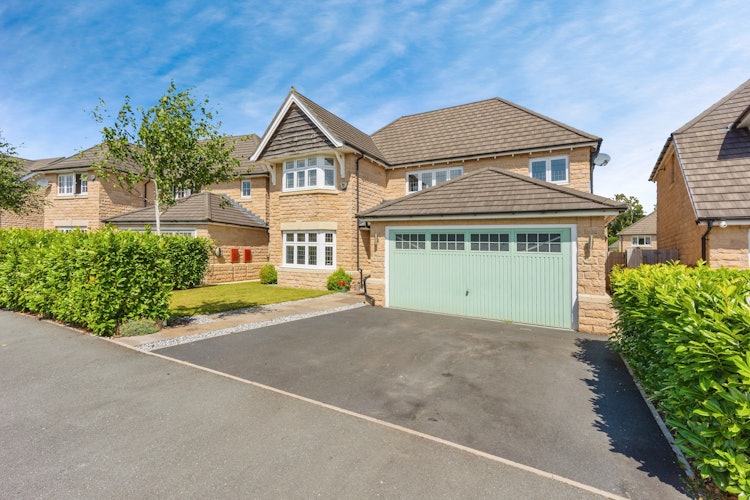 4 bedroom detached house