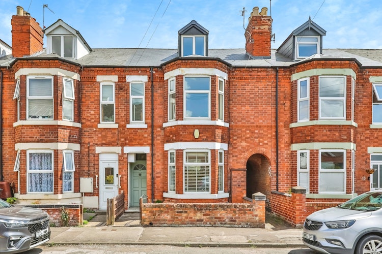 5 bedroom terraced house