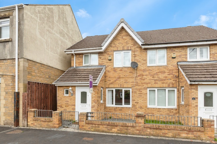 3 bedroom semi-detached house