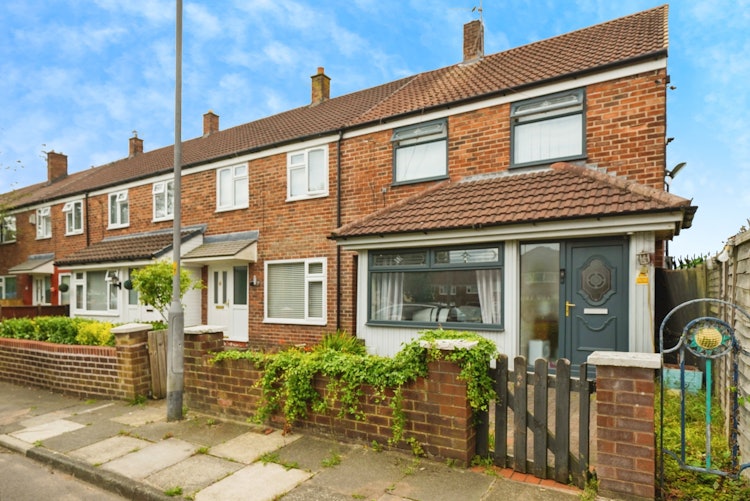 3 bedroom end of terrace house