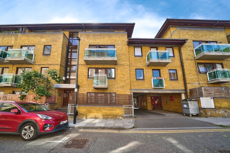 3 bedroom ground floor maisonette