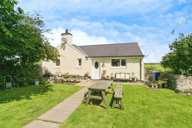 3 bedroom detached bungalow