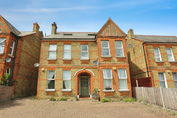 2 bedroom maisonette