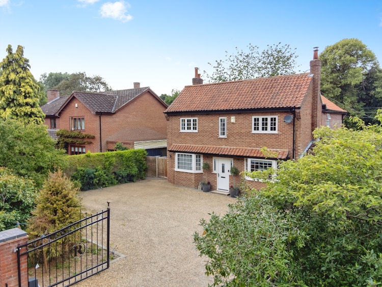 4 bedroom detached house
