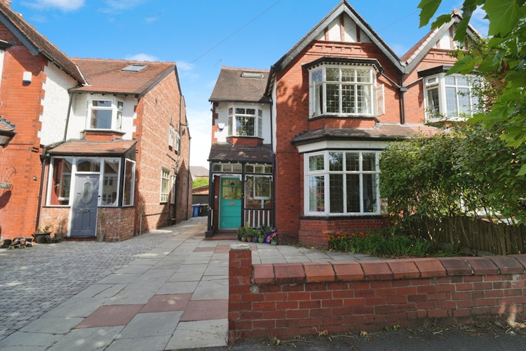 5 bedroom semi-detached house