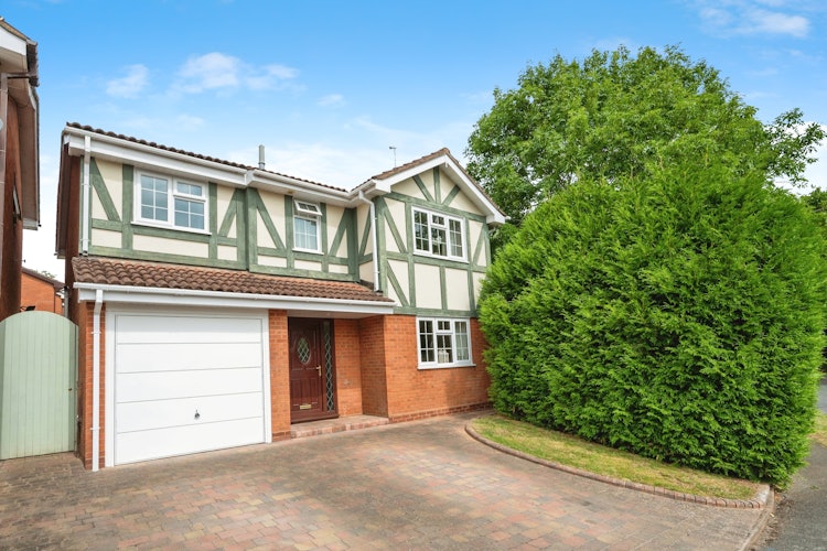 5 bedroom detached house