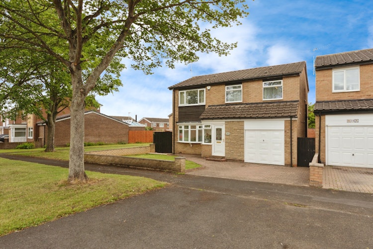 5 bedroom detached house