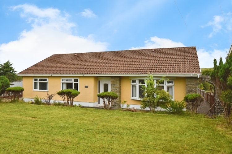 3 bedroom detached bungalow