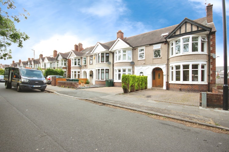 4 bedroom end of terrace house